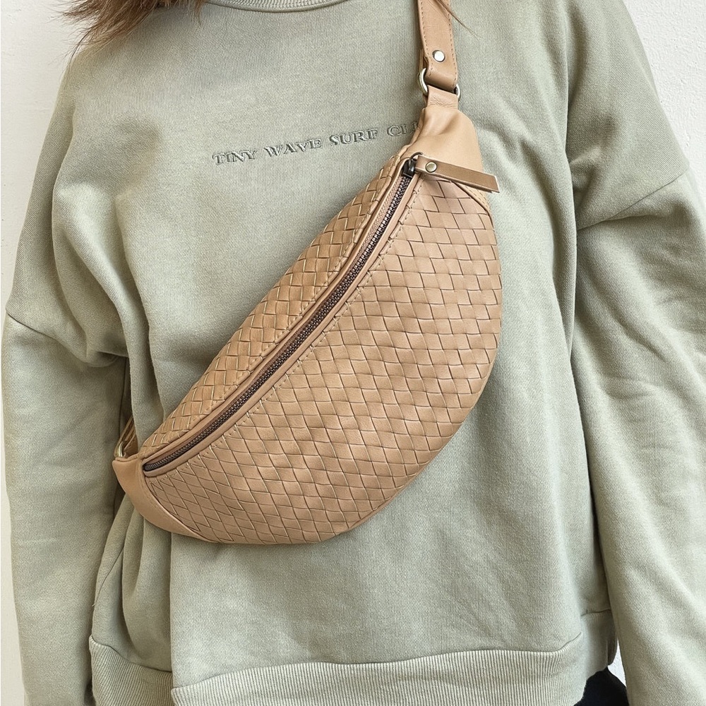 Mandrn woven leather fanny pack